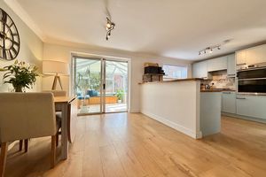18' Kitchen/Dining Room- click for photo gallery